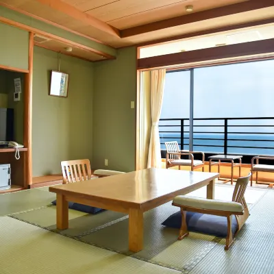 浜の雅亭一井 海女の家五左屋周辺のホテル
