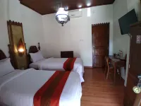 Dem Ayem Heritage Guest House فنادق في Jetis