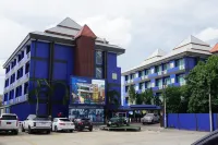 โรงแรมเบส เวสเทิร์น รอยัล บุรีรัมย์ - ที่มีที่จอดรถ