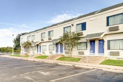 Days Inn by Wyndham Waco University Area Các khách sạn gần Computer Science Department at Baylor University