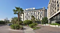 فندق راديسون بلو أبوظبي، جزيرة ياس Hotels near ياس ووتر وورلد أبوظبي