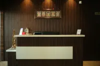 L. R Residency - 주차장