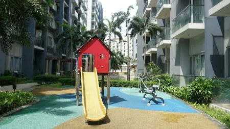 One Palm Tree Condo at Manila Airport T3 by Beth