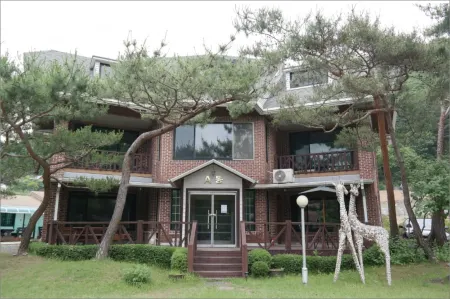 Hoengseong Donggarae Starlight Pension Отели в г. Хвенсон