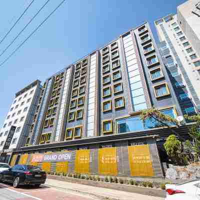 월드관광호텔 Hotel Exterior