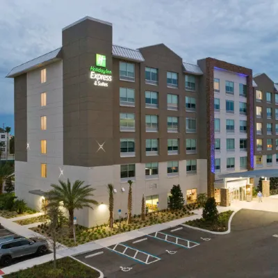 Holiday Inn Express & Suites ORLANDO - LAKE BUENA VISTA by IHG Hoteles cerca de Grand Cypress Golf Club