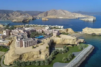 Shangri-La Husn Resort & Spa Hotels near Qantab Hiking Starting Point
