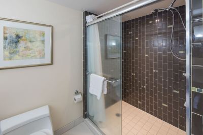 シティビュールーム(1ベッドルーム)(バス1室) リージェンシー オン ビーチウォーク ワイキキ by アウトリガーの写真