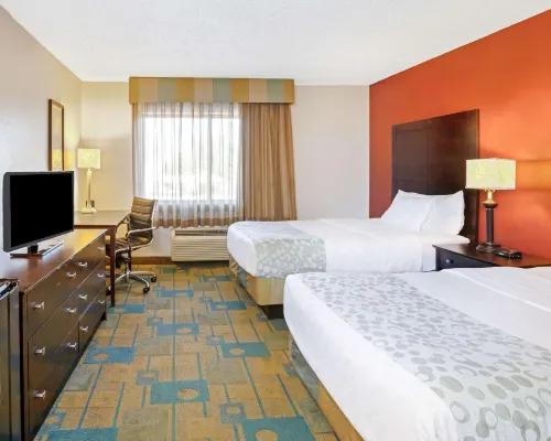 La Quinta Inn & Suites by Wyndham Houston NW Brookhollow Các khách sạn gần Nhà máy bia Karbach Brewing