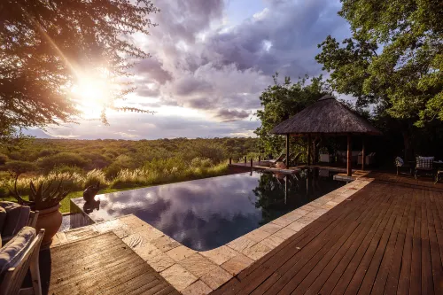 Khaya Ndlovu Safari Manor - Infinity Pools