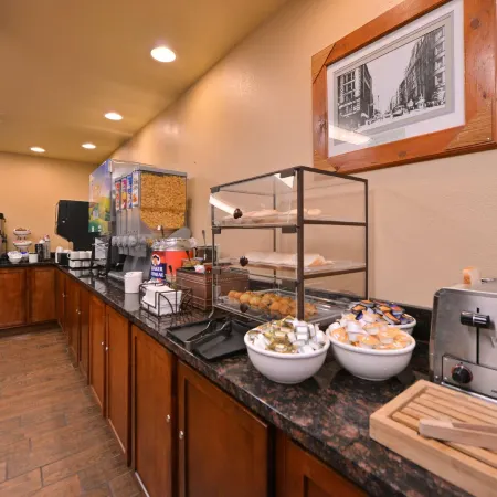 Duluth Inn & Suites Near Spirit Mountain