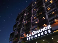 La Grande Residence Hotels near Zoocobia Fun Zoo