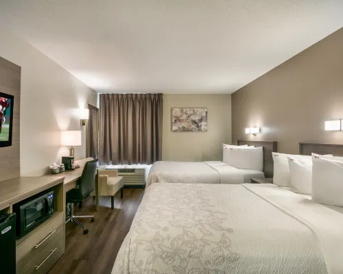 Red Roof Plus+ Boston - Logan Hotels in Saugus