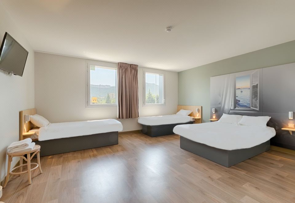 5. B&B HOTE..