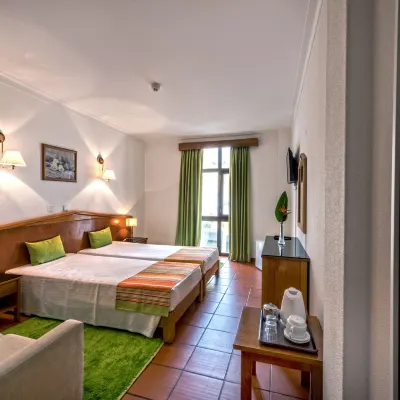 Colina do Mar Hotels near Albufeira Center