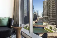 LondonHouse Chicago, Curio Collection by Hilton - Romantic