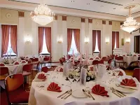 Kurpark-Hotel Hotels in Weisenheim am Berg