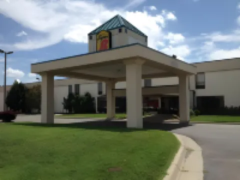 Super 8 by Wyndham Wichita South Hotel di 