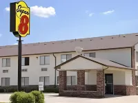 Super 8 by Wyndham Dyersville Near Field of Dreams - parking