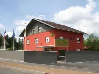 Logis Hôtel & Restaurant les Perce-Neige Отели в г. Фурне-Бланшерош