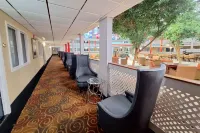 Ramada by Wyndham Indianapolis Speedway - bar