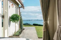 Mudbrick Cottages Hotels in Уаихеке