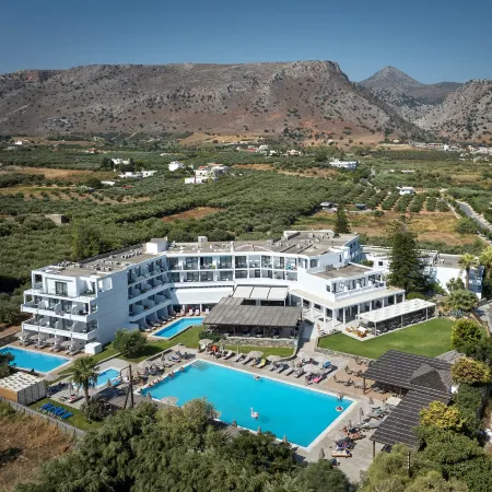 Sentido Amounda Bay Отели рядом с достопримечательностью «Пляж Амудара»