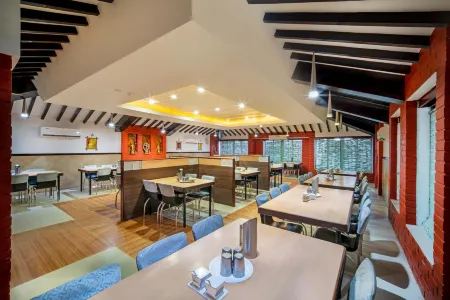 Hotel Sadhabishegam Отели в г. Мейиладутерай