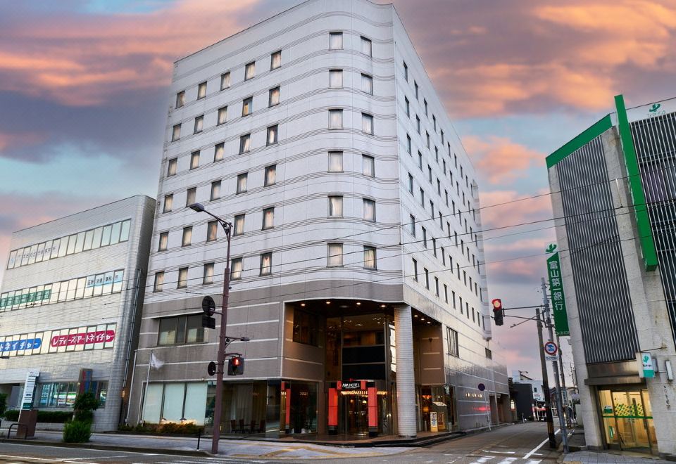 APA Hotel Takaoka-Marunouchi - Housity