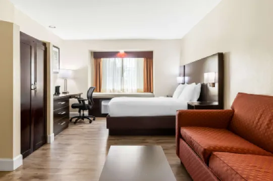 Best Western Patriots Point Hotels near Cold War Submarine Memorial