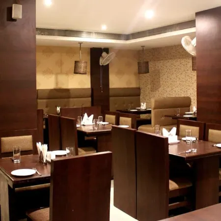 GK Palace Pure Veg Hotel Отели в г. Джорхат