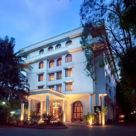 Hotel the The Grand Magrath Отели рядом с достопримечательностью «Гаруда Молл»