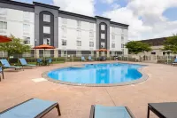 Best Western Premier Richmond City Gateway - Swimmingpools