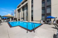 Comfort Inn & Suites Durham Near Duke University - Swimmingpools