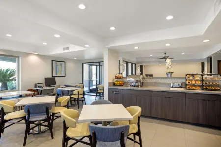 Best Western Exeter Inn  Suites Отели в г. Линдсей