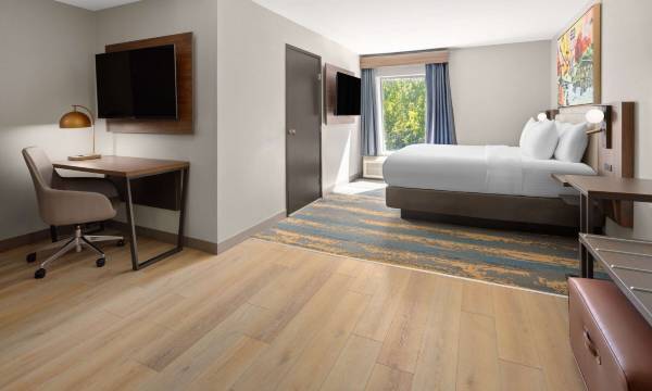 La Quinta Inn & Suites by Wyndham Memphis I-240