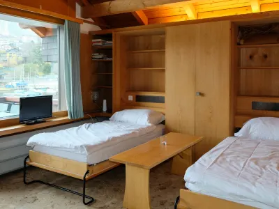 Seewohnung 1 Hotel in zona Castello di Spiez