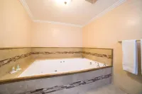 Nite Inn at Universal City - Walking Distance to Universal Studios Hollywood - Wifi