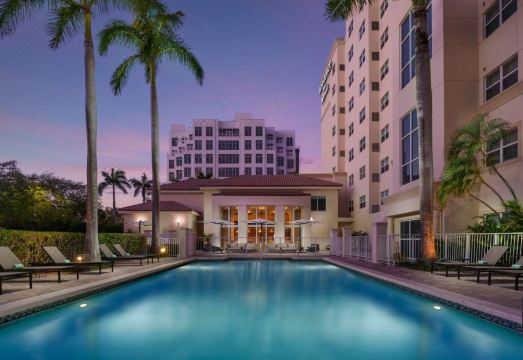 레지던스 인 바이 메리어트 마이애미 아벤투라 몰