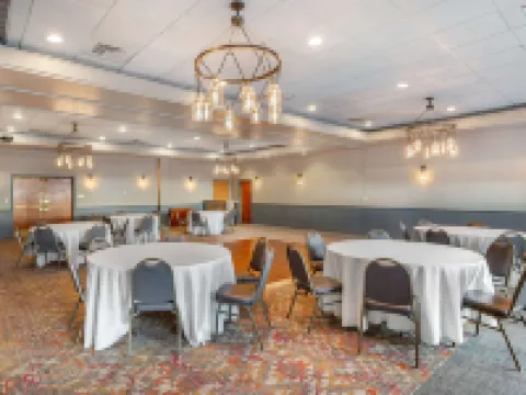 Comfort Inn & Suites Logan International Airport Hotels in Revere