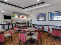 Quality Inn & Suites I-35 E-Walnut Hill Hotels in der Nähe von Freizeitpark Zero Gravity