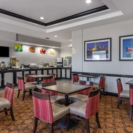 Quality Inn & Suites I-35 E-Walnut Hill