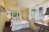 Relaxing redwood forest home with hot tub and sauna at Lagunitas Creek