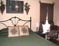 Rustique Cabin at Briarcreek Farm, Downstairs Only,  Sleeps 4