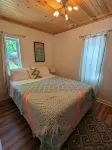 Dogwood Cottage: Short walk to the Strip, 2 Full Baths, A/C, WIFI, Private Yard Hotels near The Landing Festival Marketplace