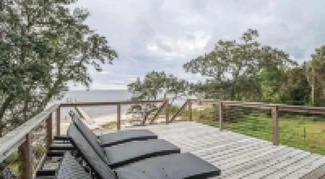 1 ACRE PRIVATE BEACH & PIER, FAMILY & PET FRIENDLY HOME