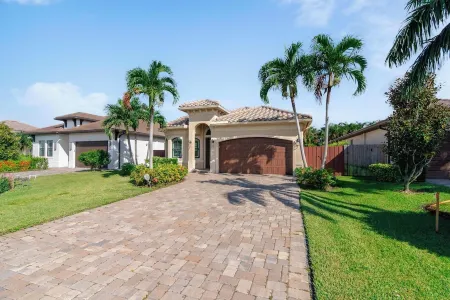 Amazing Naples Escape Home with Pool & Bikes