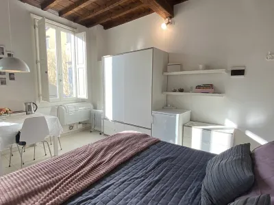 La Casina di Mezzo Florence historic center exposed beams Air conditioning Hotel a Santa Croce