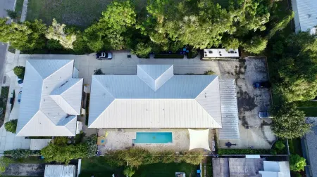 You're Pampered Here - Just 3 Blocks From Park Avenue!