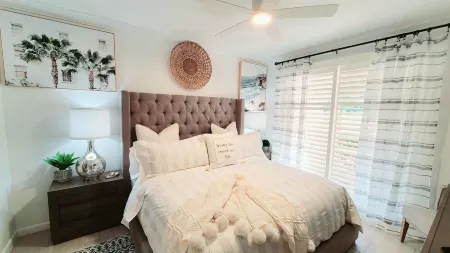 POSHPADZ Presents Coco Villa -2 Patios-Ground Floor-Walk to Jupiter Beach